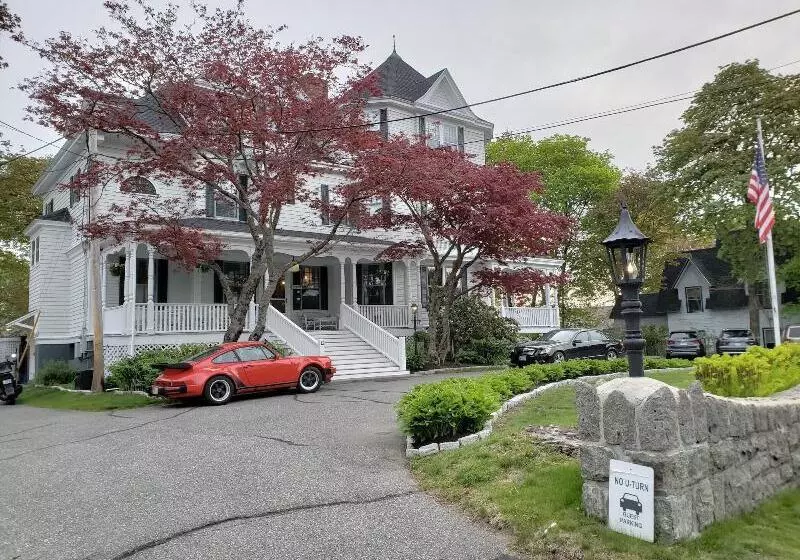 Moseley Cottage Inn And The Town Motel