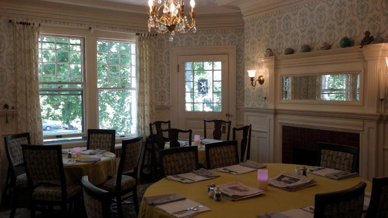 Moseley Cottage Inn And The Town Motel