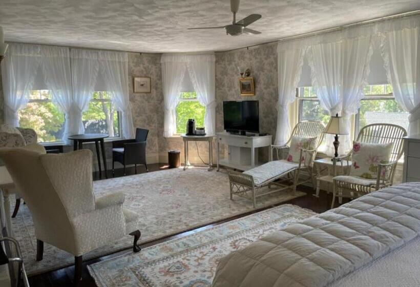 Moseley Cottage Inn And The Town Motel