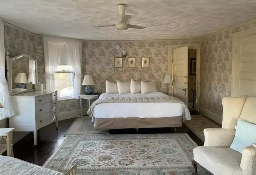 Moseley Cottage Inn And The Town Motel