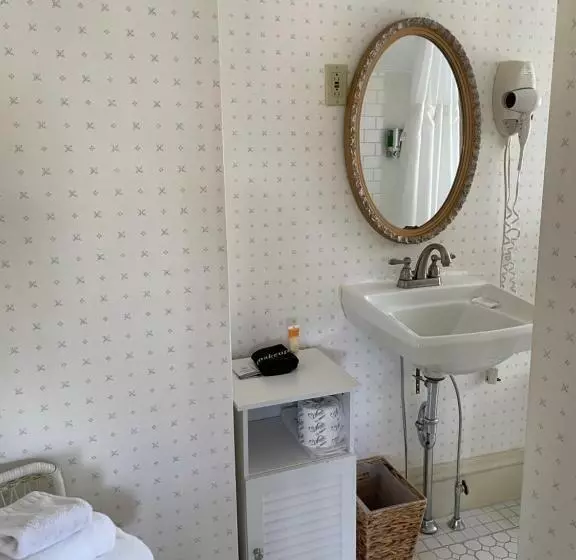 Moseley Cottage Inn And The Town Motel