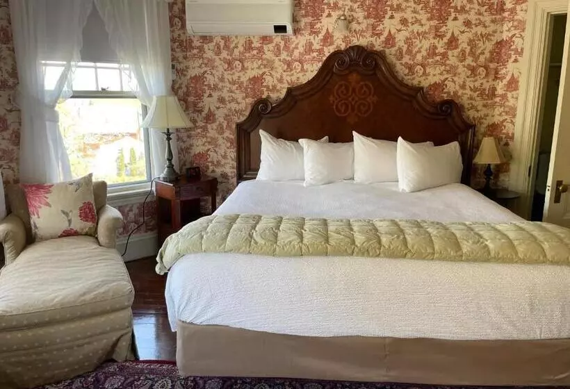 Moseley Cottage Inn And The Town Motel