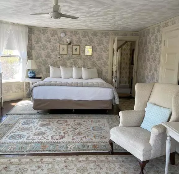 Moseley Cottage Inn And The Town Motel