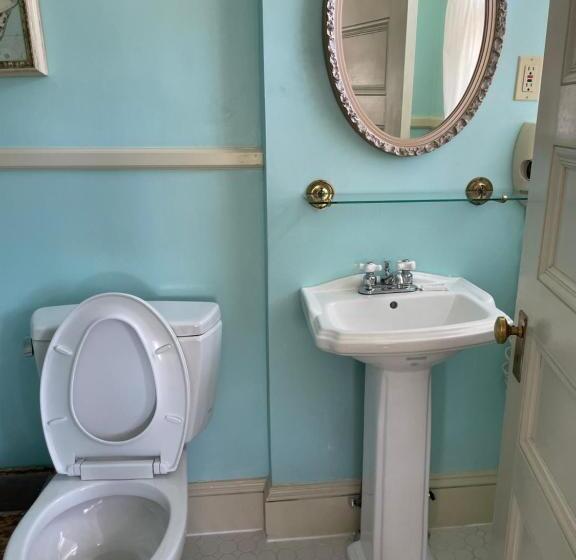 Moseley Cottage Inn And The Town Motel