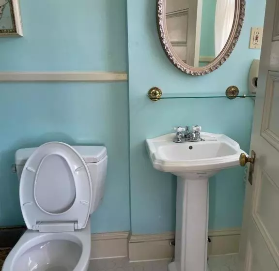 Moseley Cottage Inn And The Town Motel