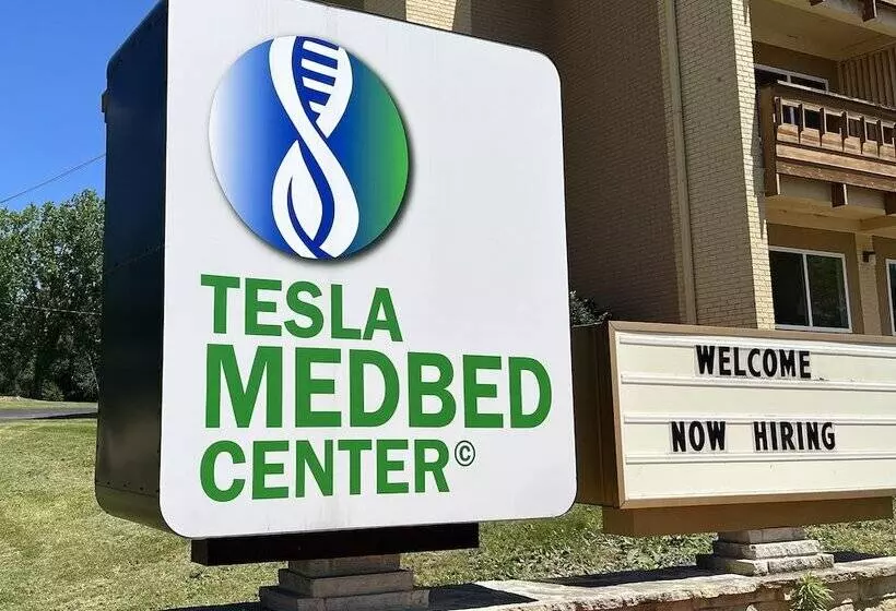 리조트 Tesla Medbed Center, East Dubuque