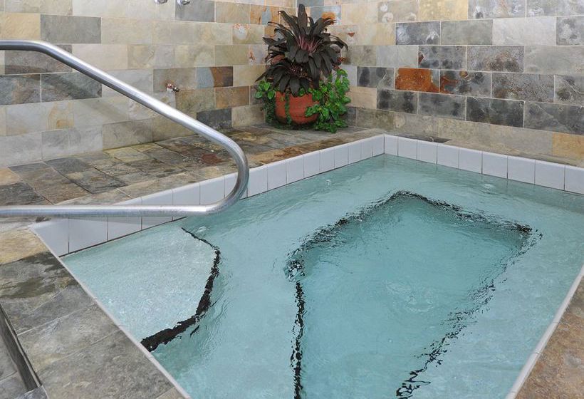 Tops'l Beach & Racquet Resort