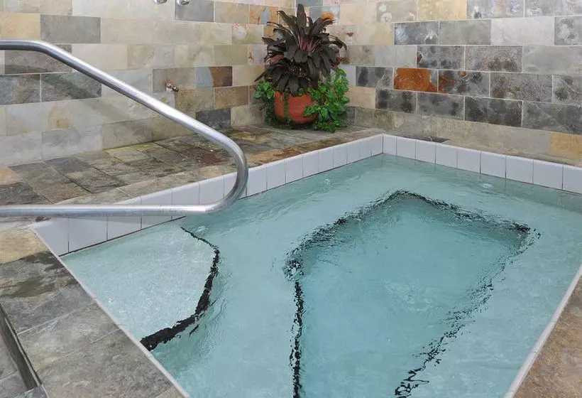 Tops'l Beach & Racquet Resort