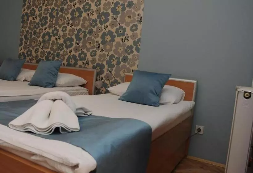 پانسیون Garni Hotel Laguna Lux
