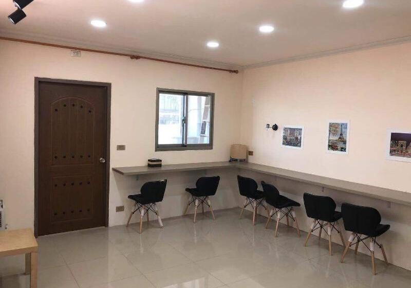 هاستل Season Of Water