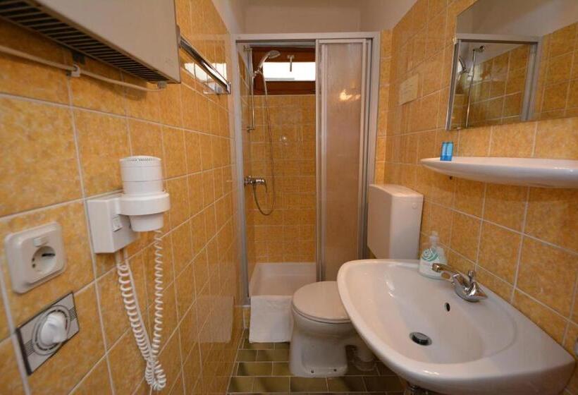 Bed and Breakfast Haus Kleineisen By Châtel Reizen