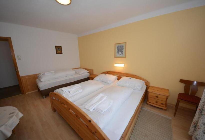 Bed and Breakfast Haus Kleineisen By Châtel Reizen