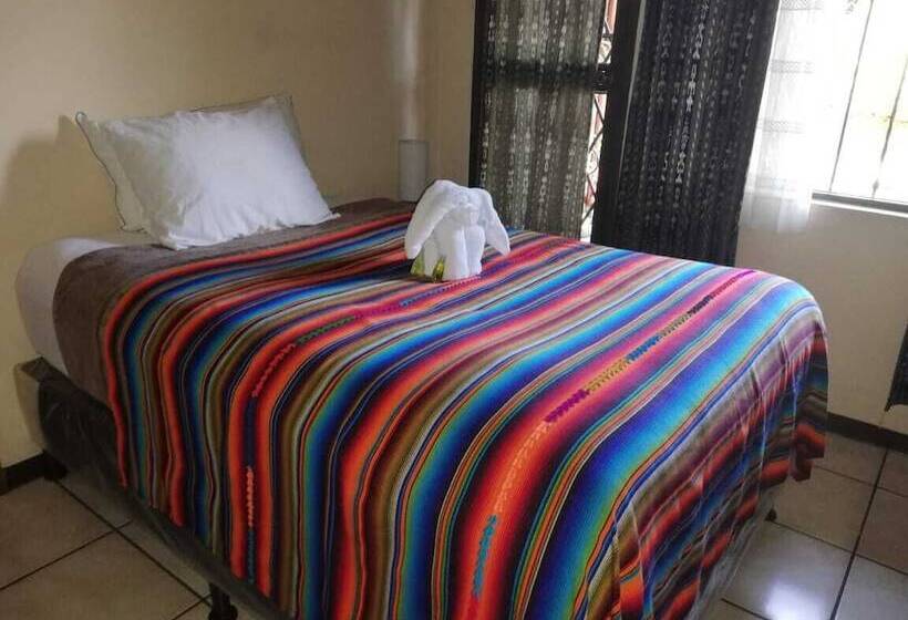 هتل Villa El Rosario