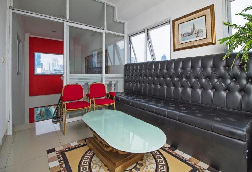 פנסיון Reddoorz Plus @ Guntur Raya Setiabudi