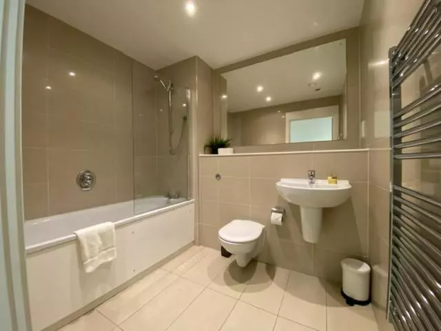 Berks Luxury Serviced Apartments , Free Parking, Free Gym And Free Wifi