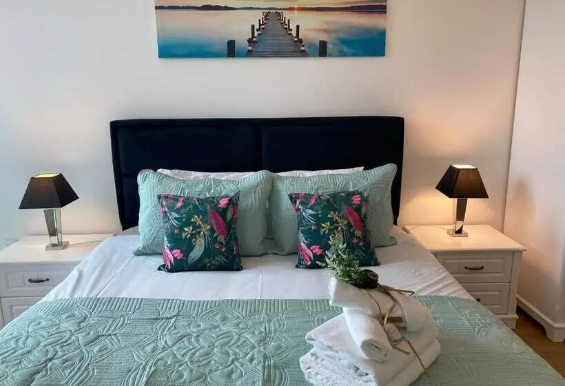 Berks Luxury Serviced Apartments , Free Parking, Free Gym And Free Wifi