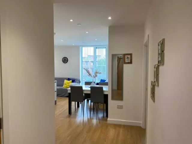 Berks Luxury Serviced Apartments , Free Parking, Free Gym And Free Wifi