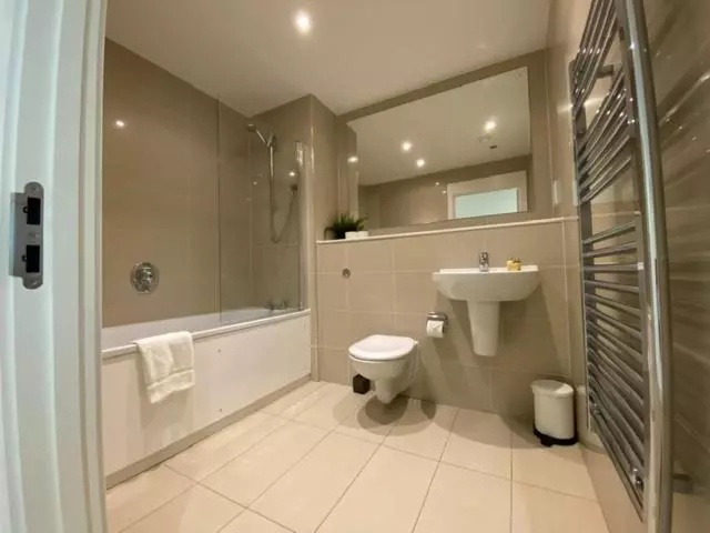 Berks Luxury Serviced Apartments , Free Parking, Free Gym And Free Wifi
