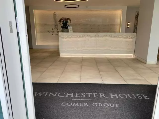 Berks Luxury Serviced Apartments , Free Parking, Free Gym And Free Wifi