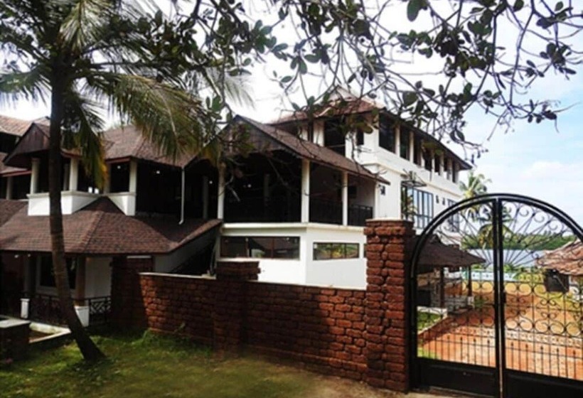 ホテル Sukhayus Wellness Heritage   Cherai