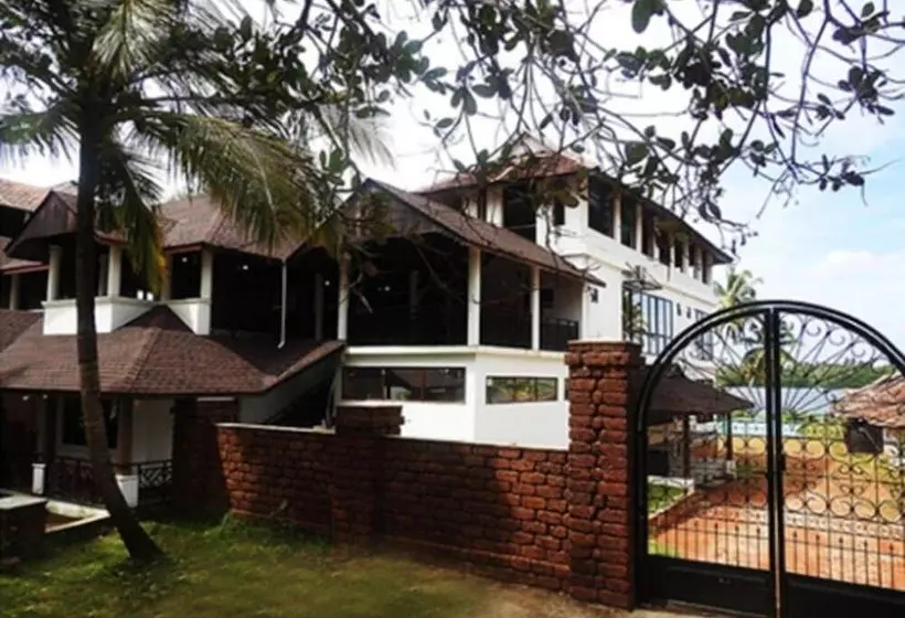 ホテル Sukhayus Wellness Heritage   Cherai