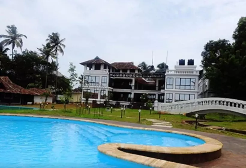 ホテル Sukhayus Wellness Heritage   Cherai