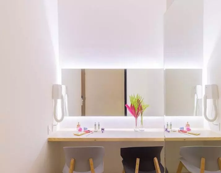 Oostel Smart Capsule Hostel   Tulum Pueblo