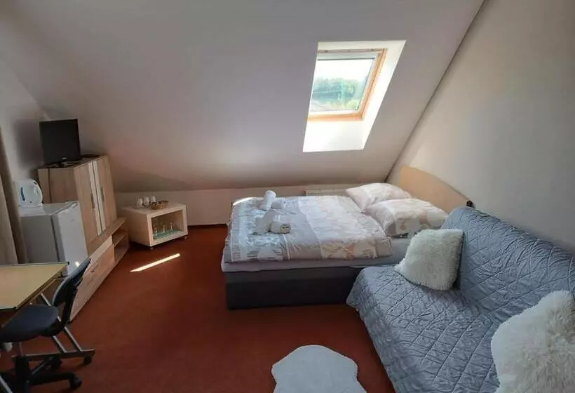 Majatalo Restaurace A Penzion U Lesa