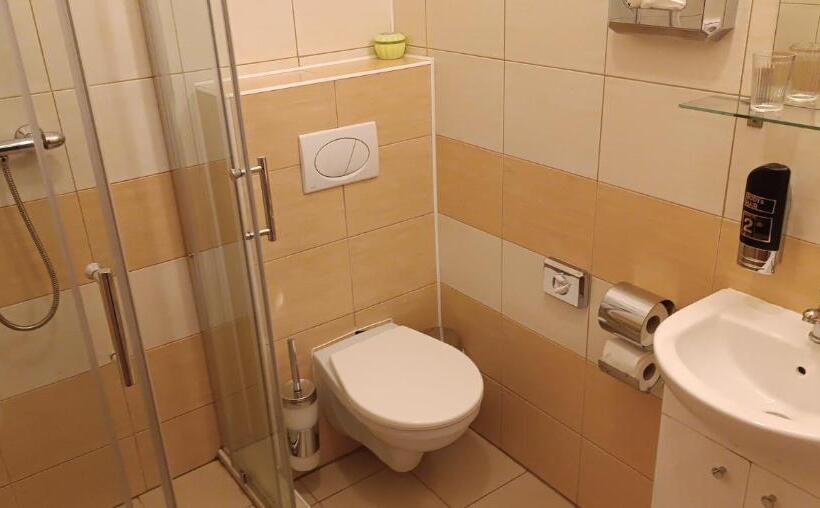 ペンション Restaurace A Penzion U Lesa