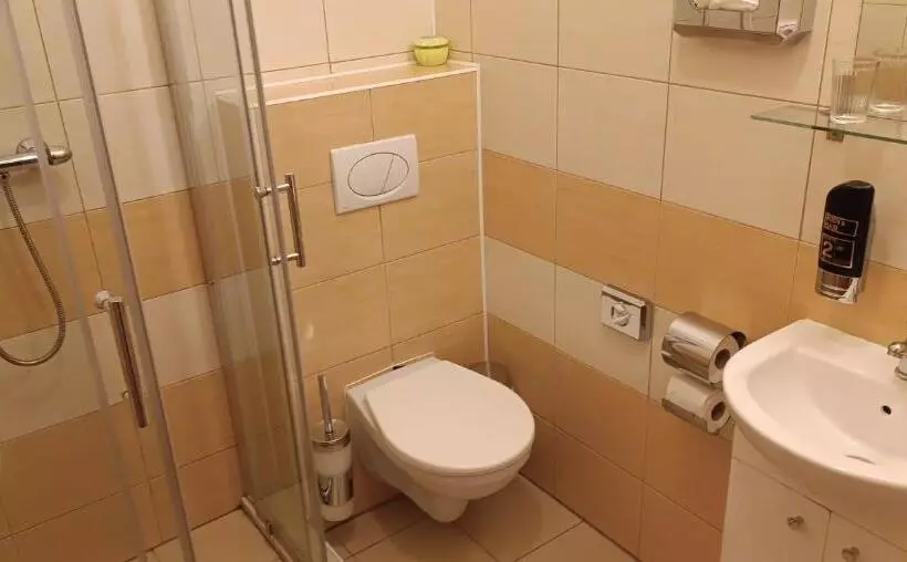 Majatalo Restaurace A Penzion U Lesa