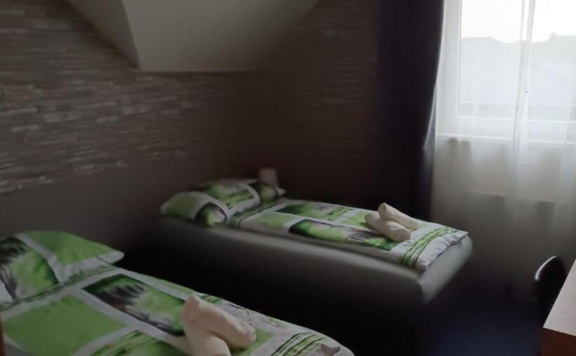 ペンション Restaurace A Penzion U Lesa