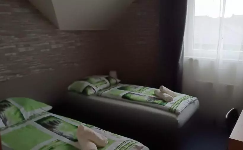 Majatalo Restaurace A Penzion U Lesa