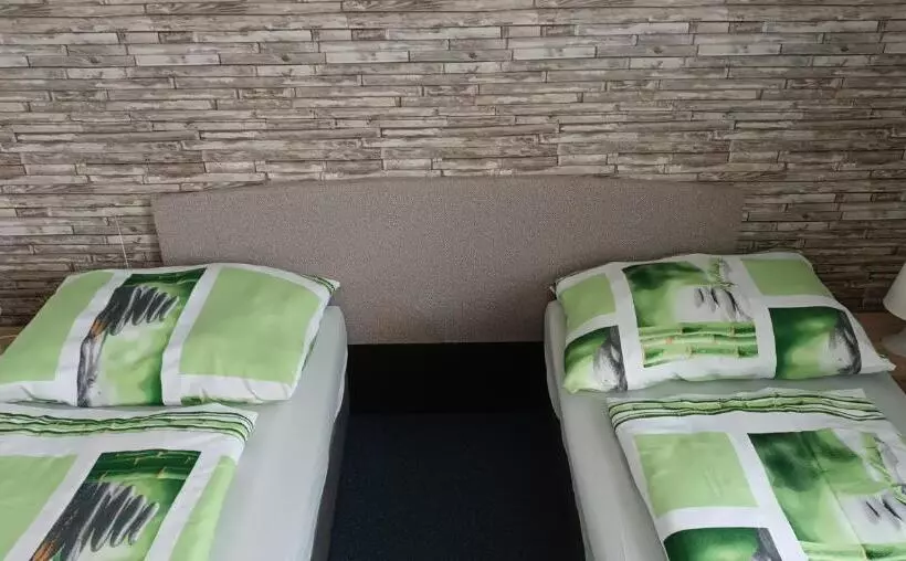 Majatalo Restaurace A Penzion U Lesa