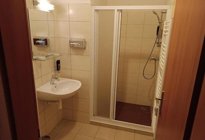 ペンション Restaurace A Penzion U Lesa