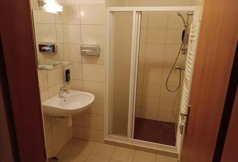 Majatalo Restaurace A Penzion U Lesa