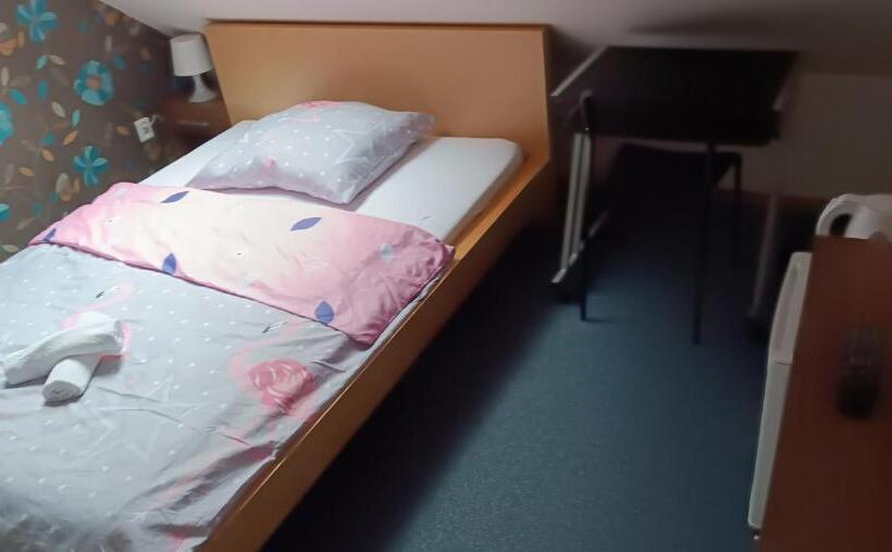 ペンション Restaurace A Penzion U Lesa