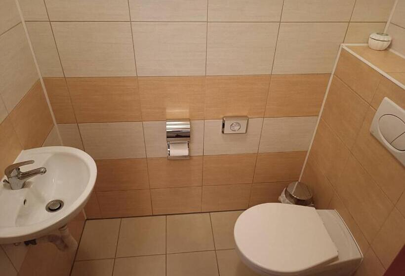 ペンション Restaurace A Penzion U Lesa