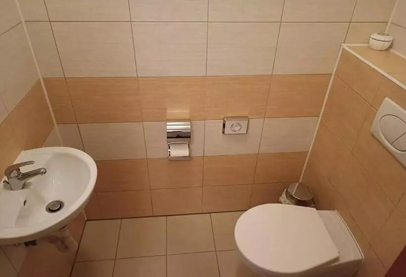 Majatalo Restaurace A Penzion U Lesa