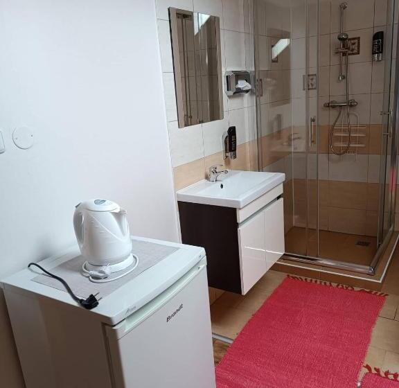 ペンション Restaurace A Penzion U Lesa