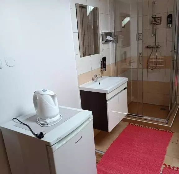 Majatalo Restaurace A Penzion U Lesa