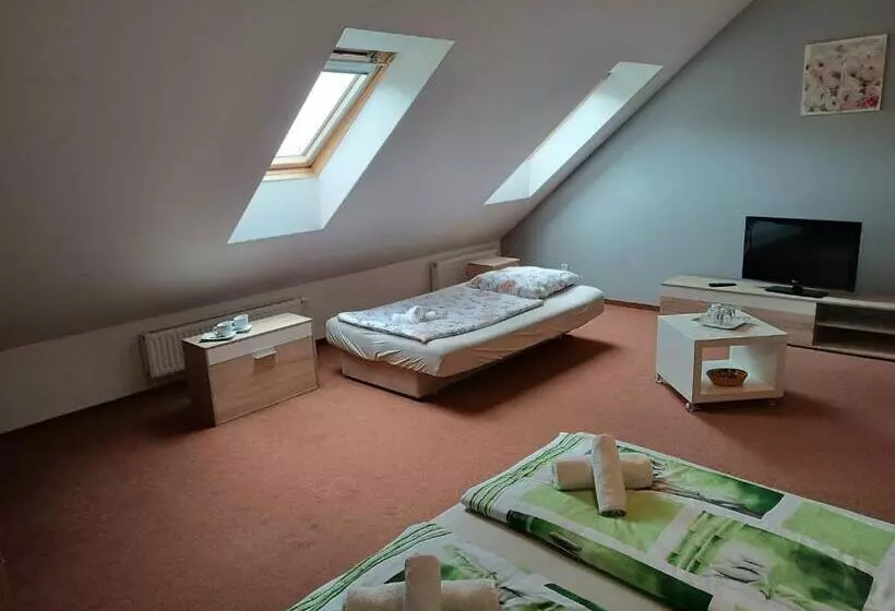 Majatalo Restaurace A Penzion U Lesa