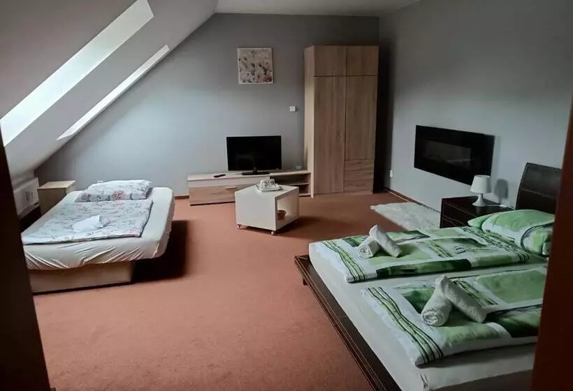 Majatalo Restaurace A Penzion U Lesa