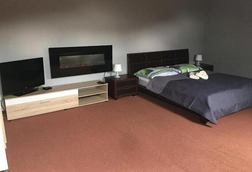 ペンション Restaurace A Penzion U Lesa