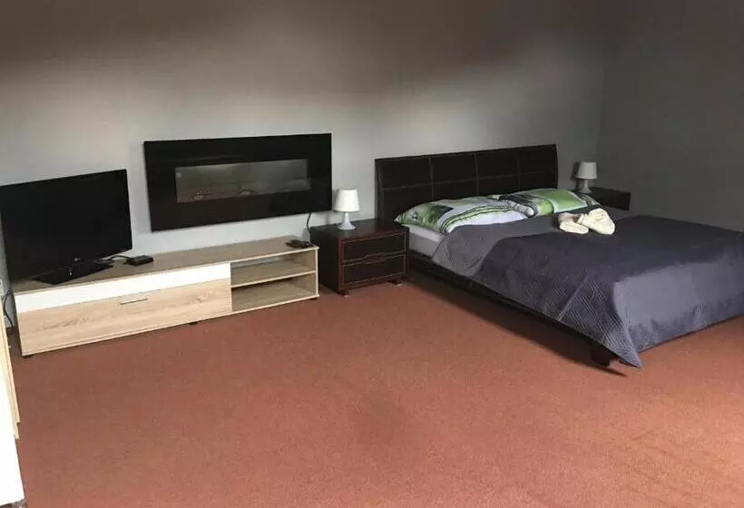 Majatalo Restaurace A Penzion U Lesa