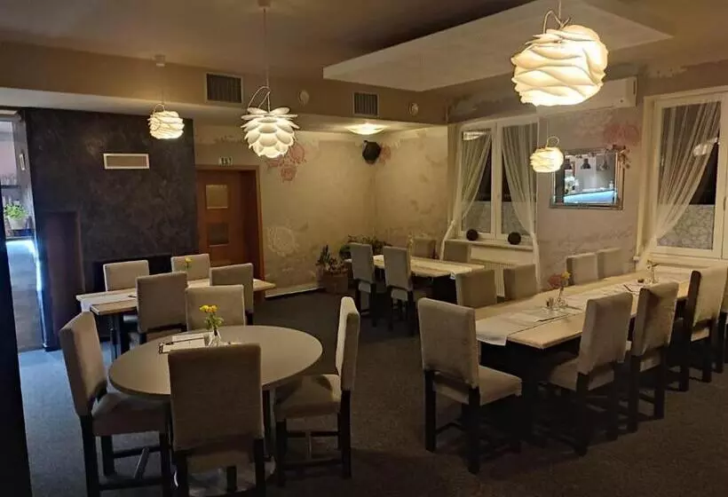 Majatalo Restaurace A Penzion U Lesa
