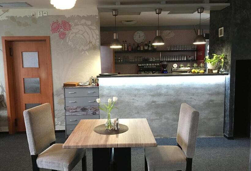 ペンション Restaurace A Penzion U Lesa