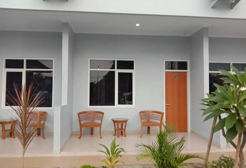 Hotelli Oyo 3277 Inayah Pkpri