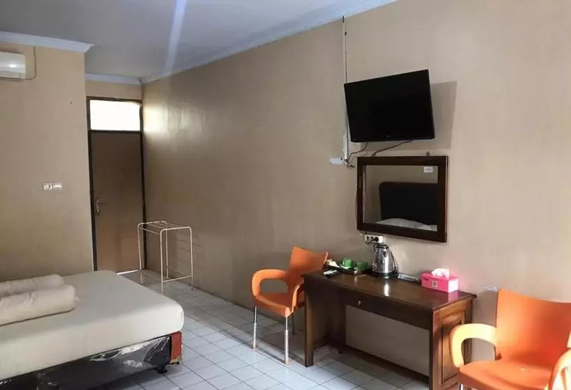 Hotelli Oyo 3277 Inayah Pkpri