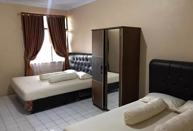 Hotelli Oyo 3277 Inayah Pkpri