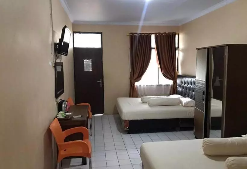 Hotelli Oyo 3277 Inayah Pkpri